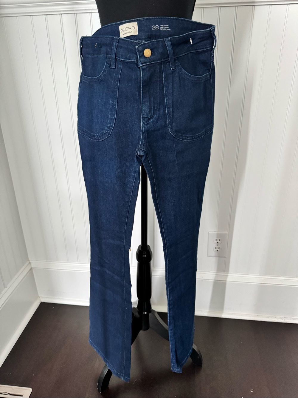 NEW Pilcro The Icon Low Rise Flare
Jeans in Dark Blue~ Size 28 - Picture 4 of 9